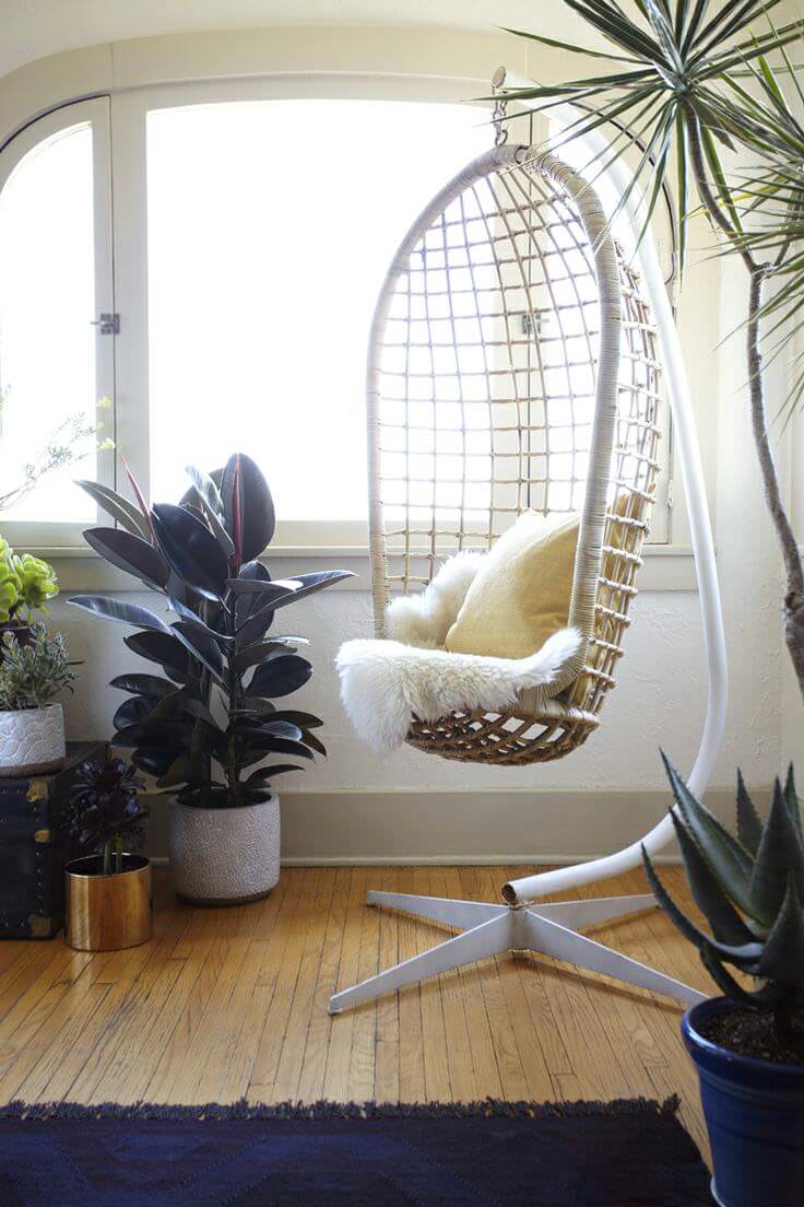 Hanging-chair-in-an-LA-bungalow